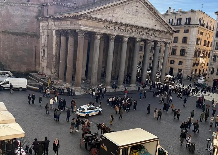 The Window Of The Gods - Pantheon View Apartment Rom